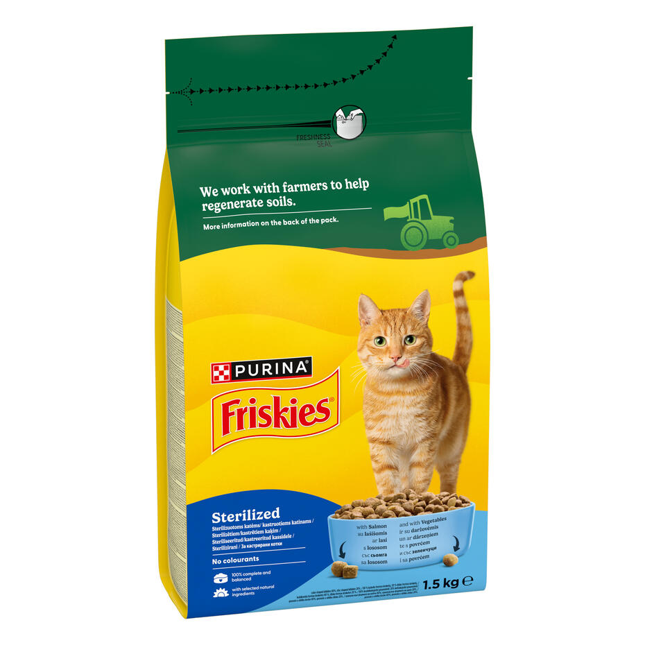 Purina Friskies® Sterilized суха храна за котки в зряла възраст със сьомга и зеленчуци 1.5 kg