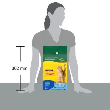 Purina Friskies® Sterilized суха храна за котки в зряла възраст със сьомга и зеленчуци 1.5 kg